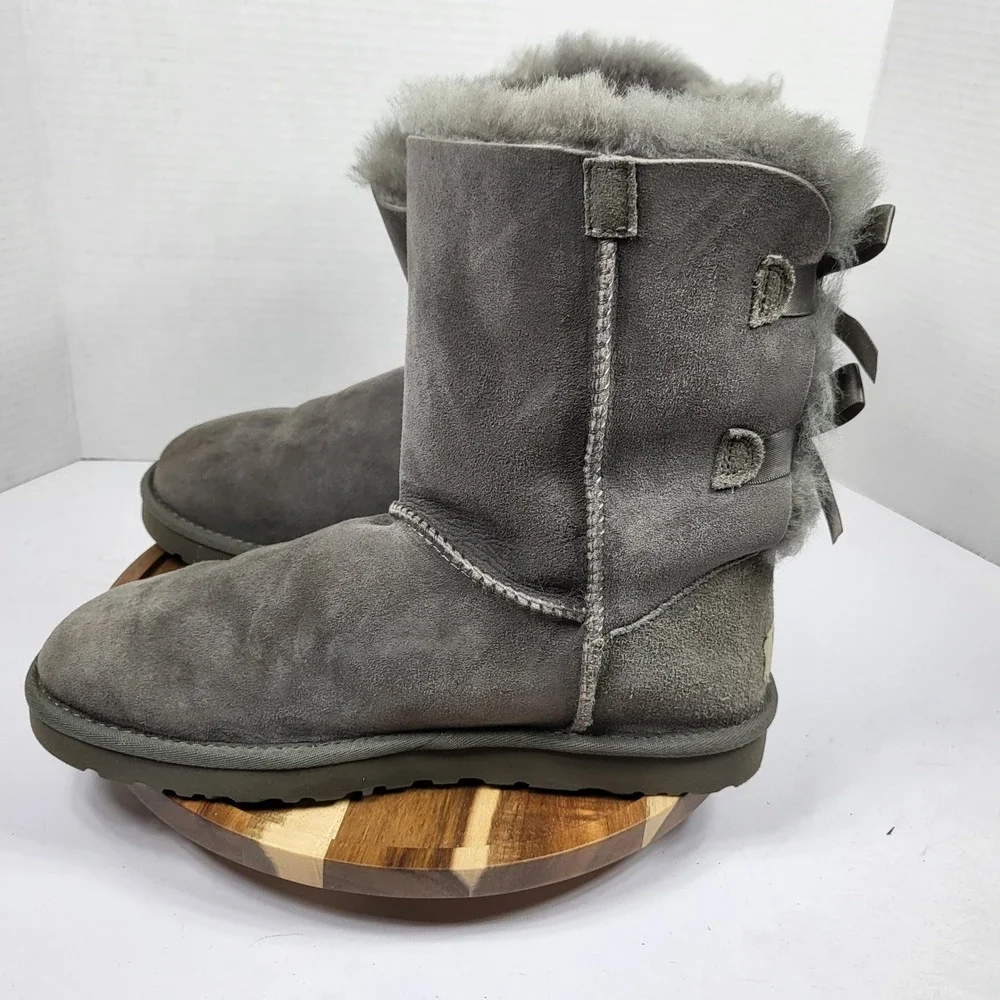 UGG Bailey Bow II Boots Women 9 Grey Excellent Suede Sheepskin 1002954